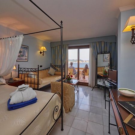 Hotel Petit Cala Fornells Peguera Extérieur photo