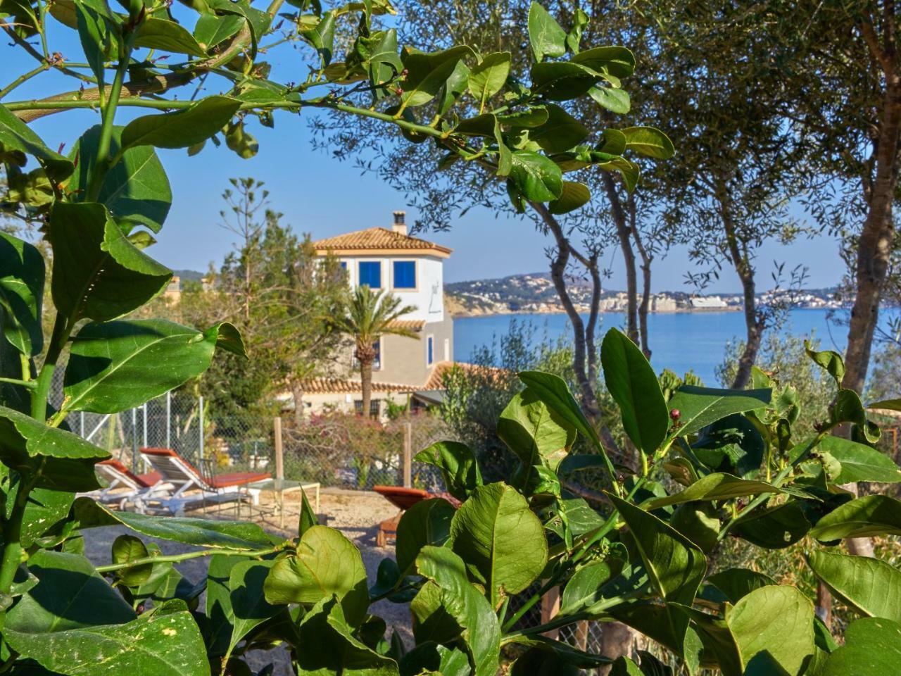 Hotel Petit Cala Fornells Peguera Extérieur photo